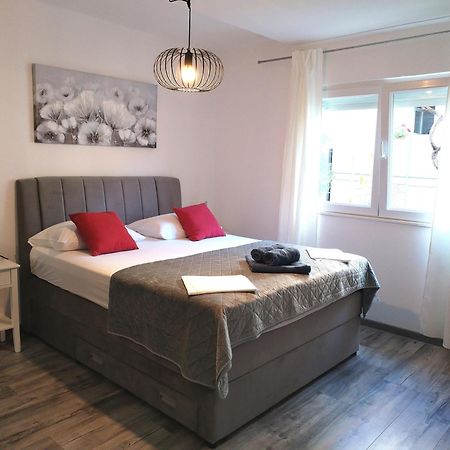 Family friendly apartments with a swimming pool Supetarska Draga - Donja, Rab - 2019 Bagian luar foto