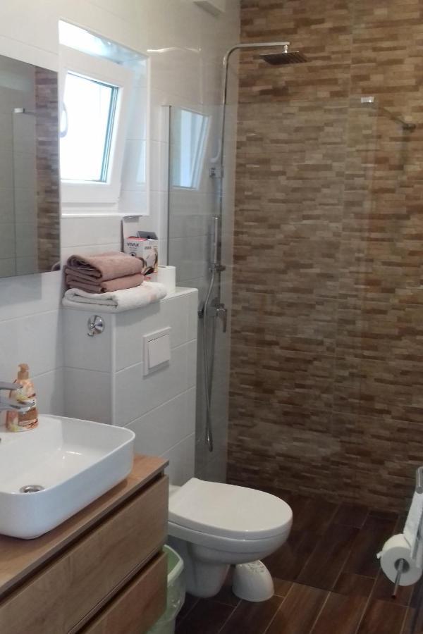 Family friendly apartments with a swimming pool Supetarska Draga - Donja, Rab - 2019 Bagian luar foto
