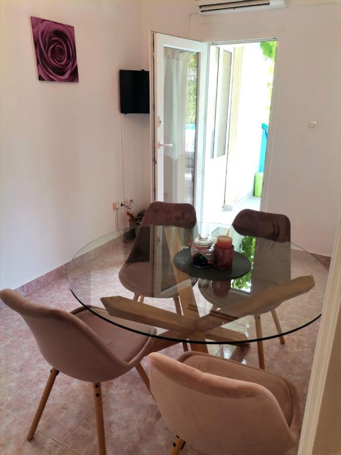 Family friendly apartments with a swimming pool Supetarska Draga - Donja, Rab - 2019 Bagian luar foto