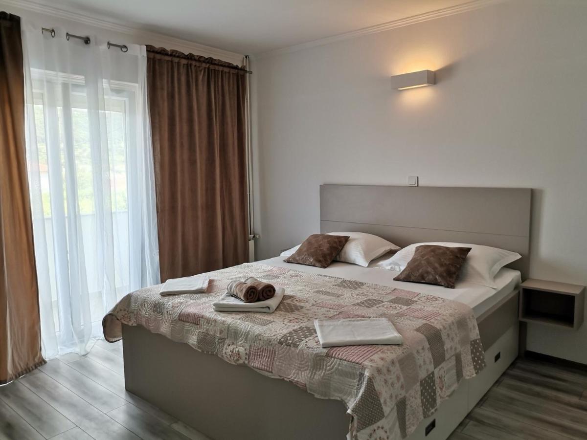 Family friendly apartments with a swimming pool Supetarska Draga - Donja, Rab - 2019 Bagian luar foto