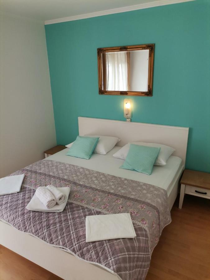 Family friendly apartments with a swimming pool Supetarska Draga - Donja, Rab - 2019 Bagian luar foto