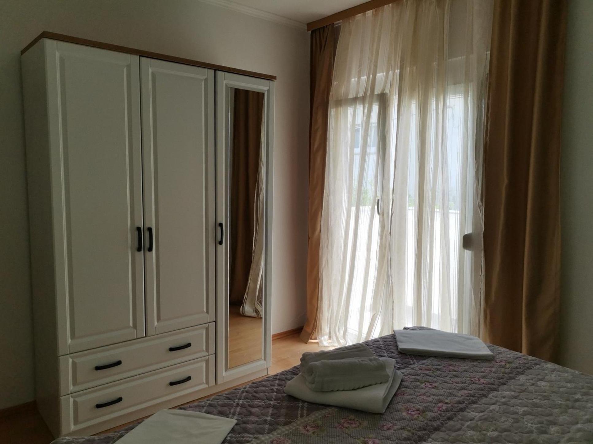 Family friendly apartments with a swimming pool Supetarska Draga - Donja, Rab - 2019 Ruang foto