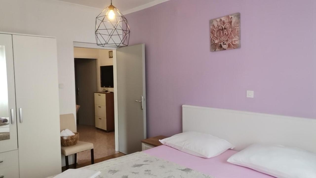 Family friendly apartments with a swimming pool Supetarska Draga - Donja, Rab - 2019 Ruang foto