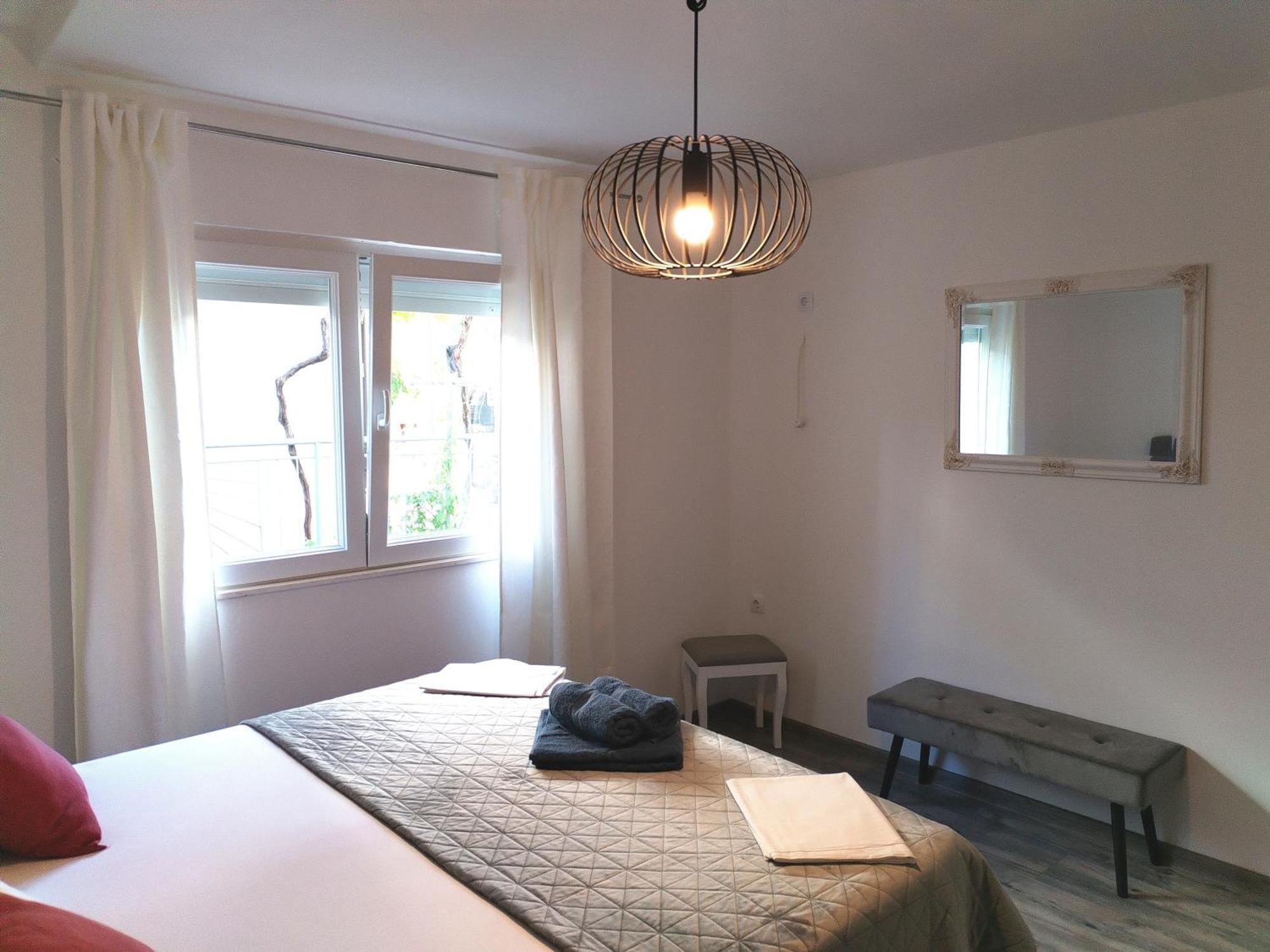 Family friendly apartments with a swimming pool Supetarska Draga - Donja, Rab - 2019 Ruang foto