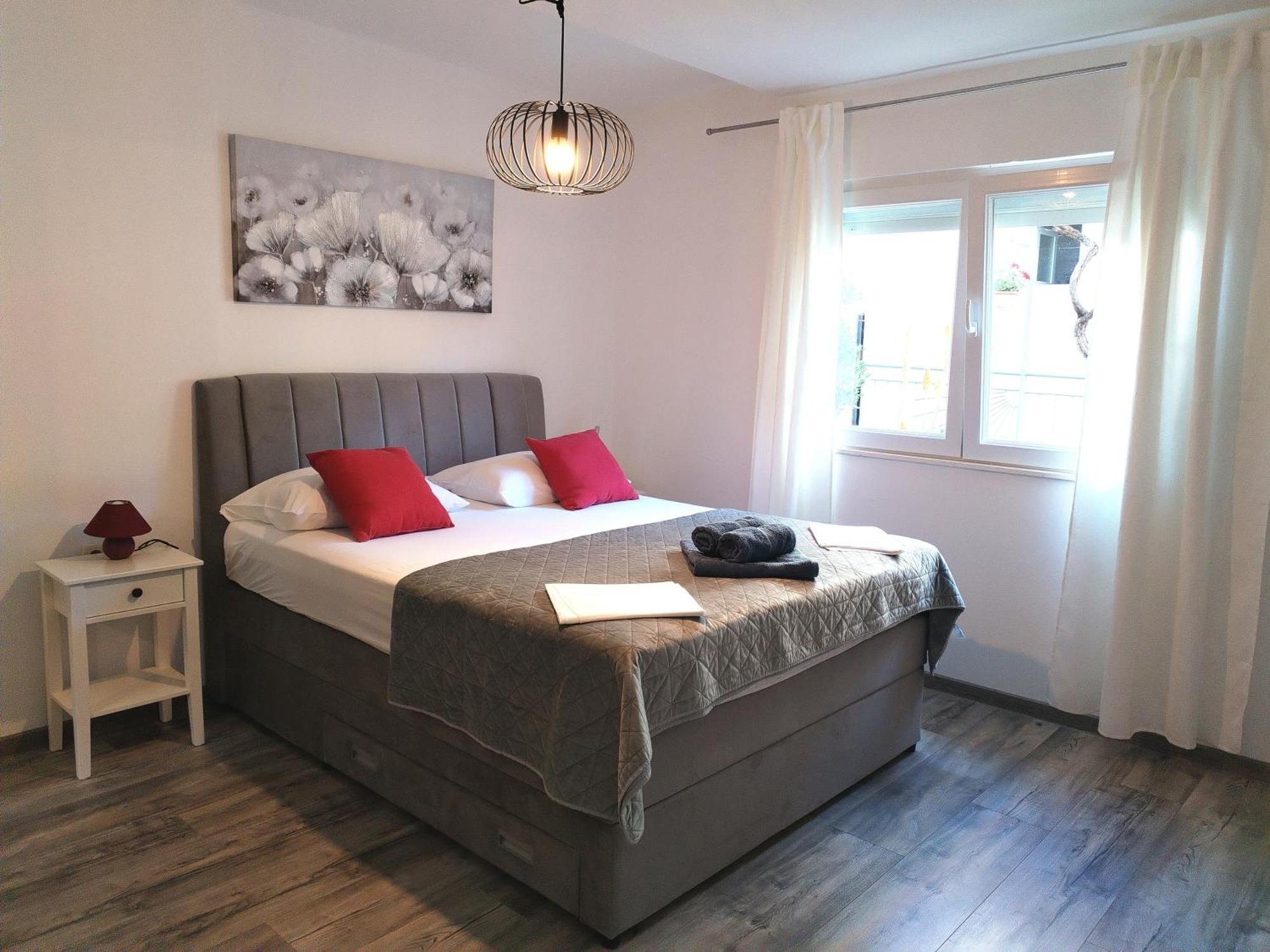 Family friendly apartments with a swimming pool Supetarska Draga - Donja, Rab - 2019 Bagian luar foto